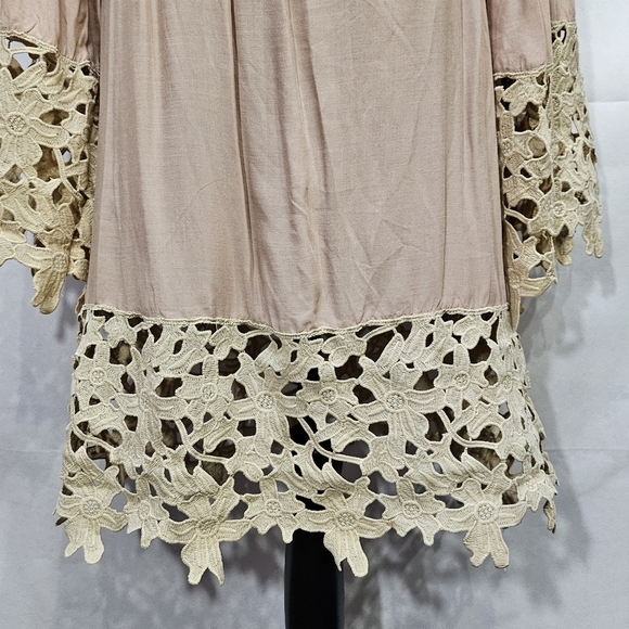 Southern Stitch 100% Viscose On or Off Shoulder Lace Bell Sleeve Dress Sz M - Picture 2 of 8